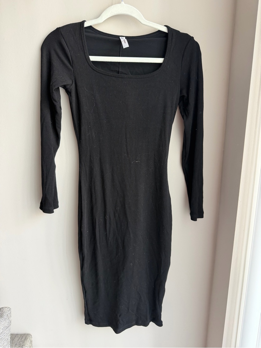 Classic Black Long-Sleeve Scoop Neck Dress